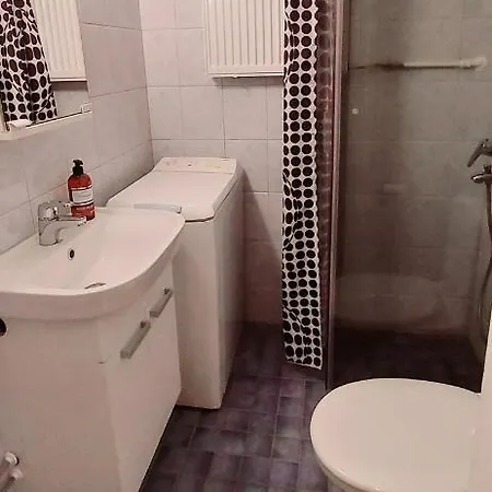 아파트 Spacious Near The Center Of *