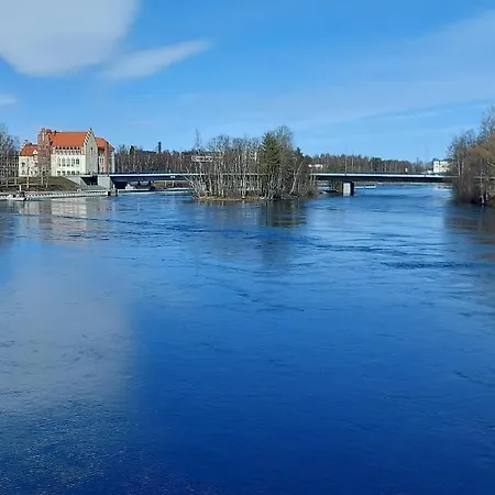 아파트 Spacious Near The Center Of *