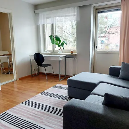 Spacious Near The Center Of 아파트 요엔수